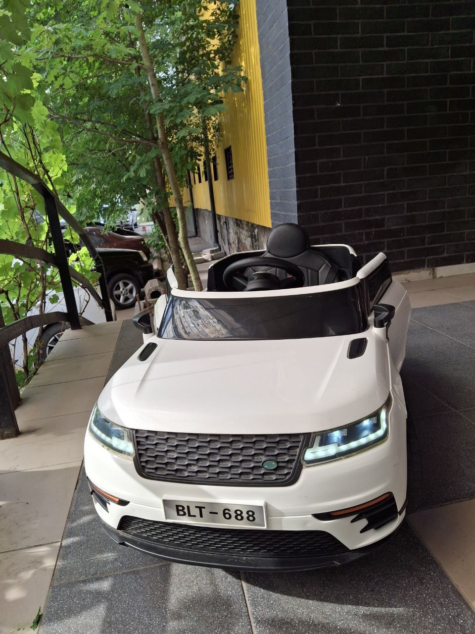 Електромобіль Range Rover Velar 4x4