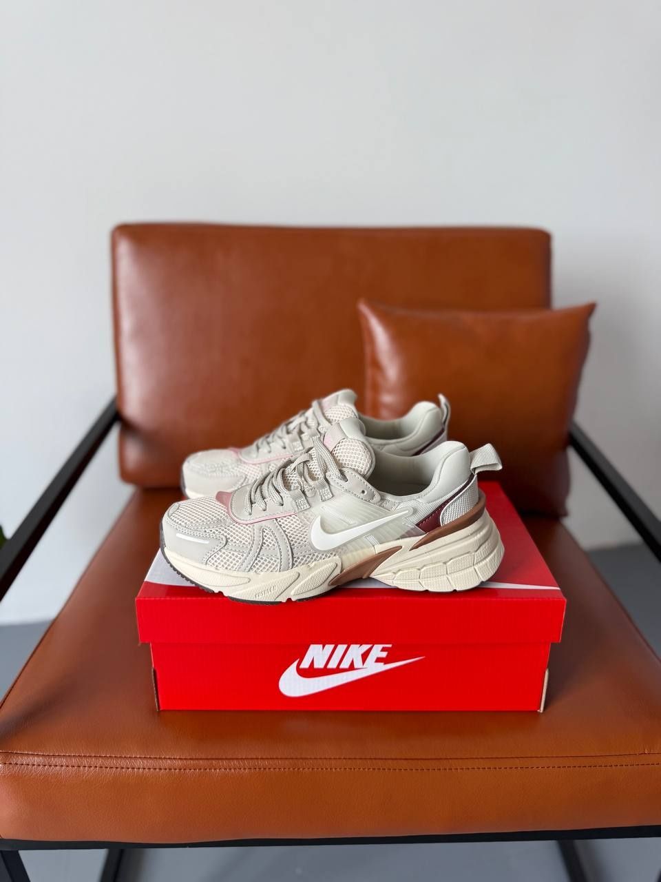 8 різних кольорів Nike Runtekk V2K