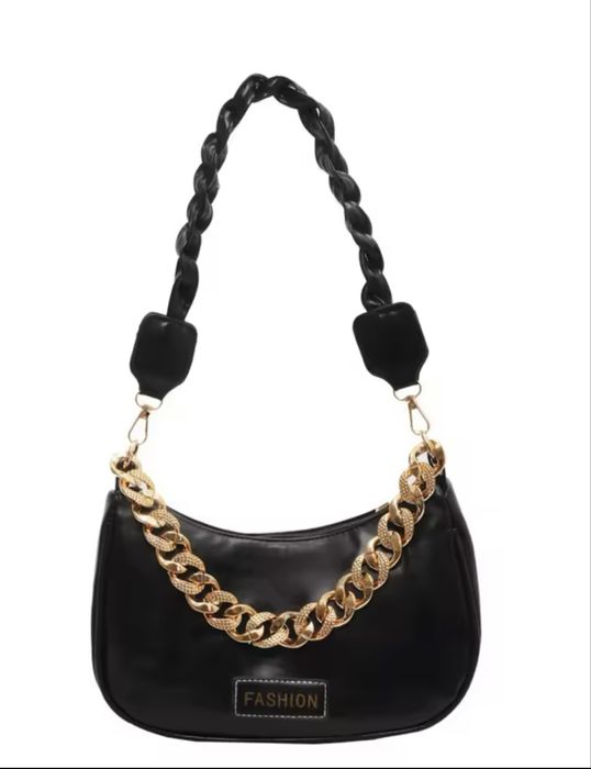 Śliczna mała czarna torebka