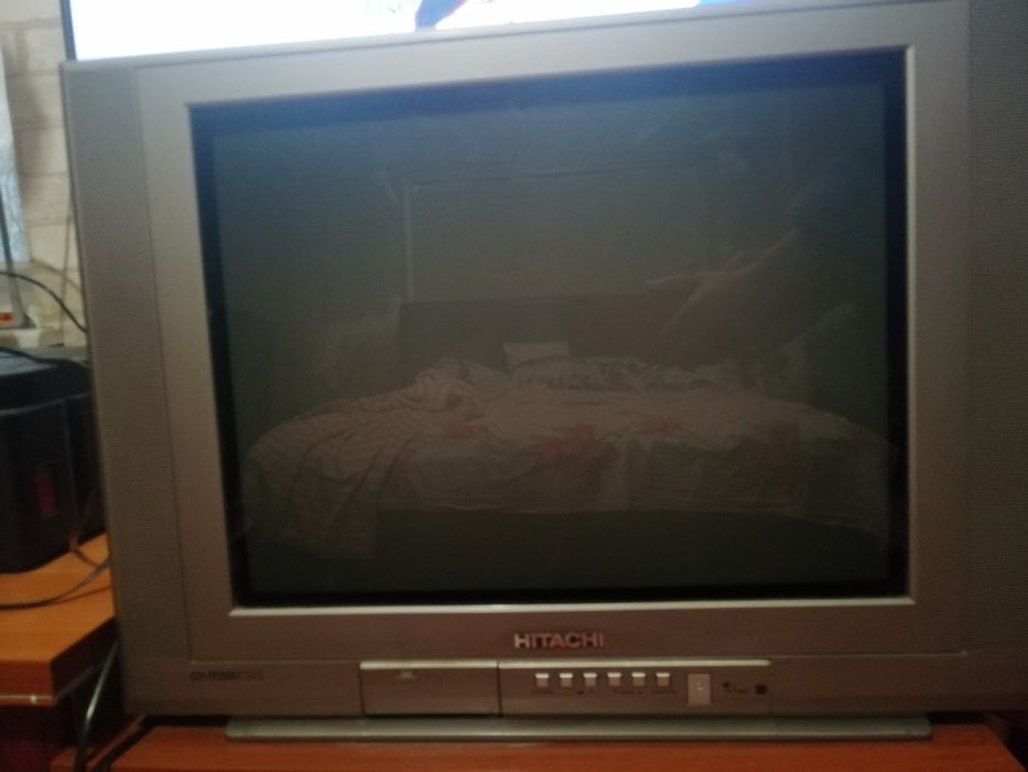 Продам два телевизора,видеомагнитофон и DVD-цена за всю технику!!!