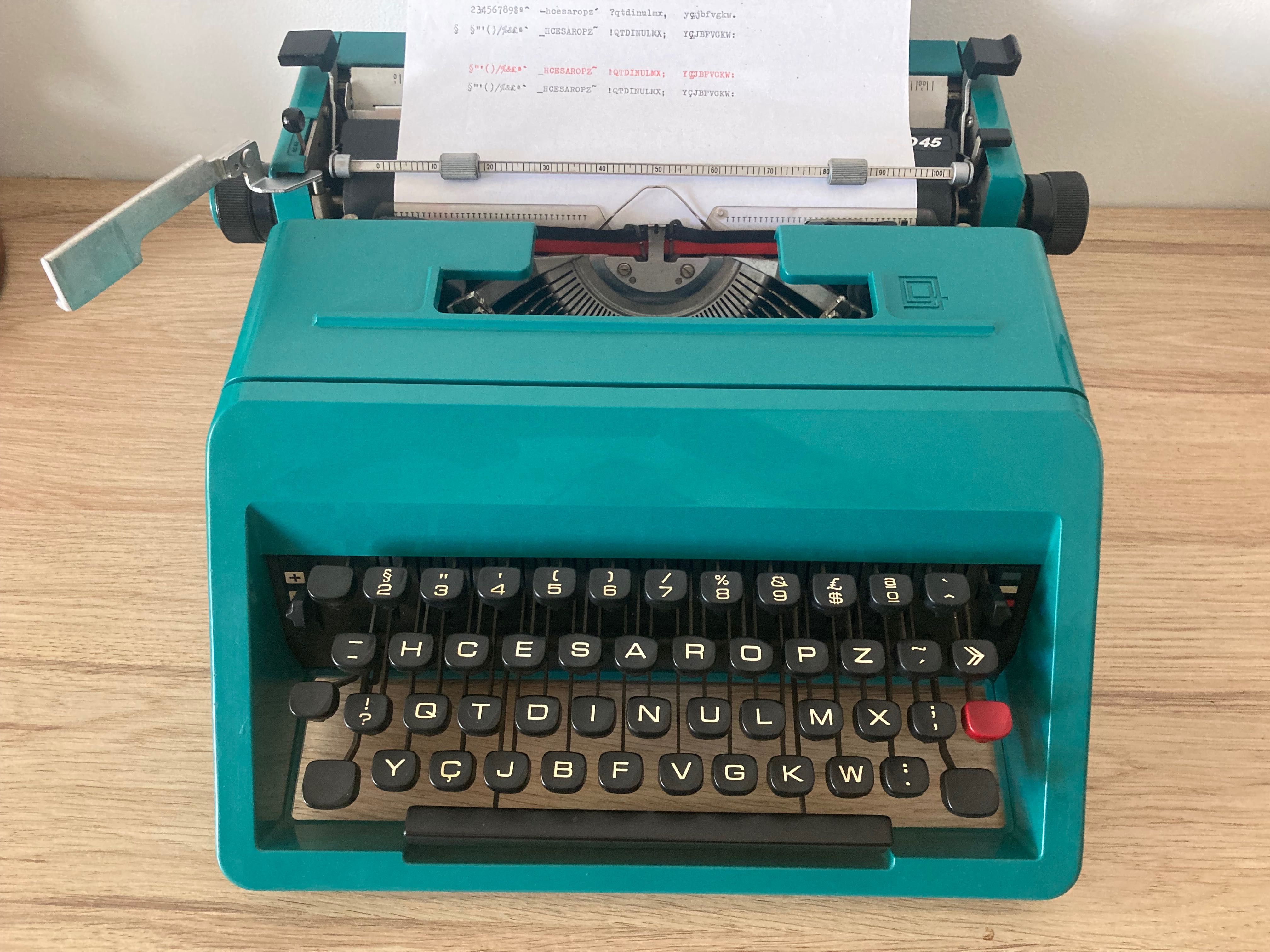 Máquina de escrever *** Olivetti Studio 45
