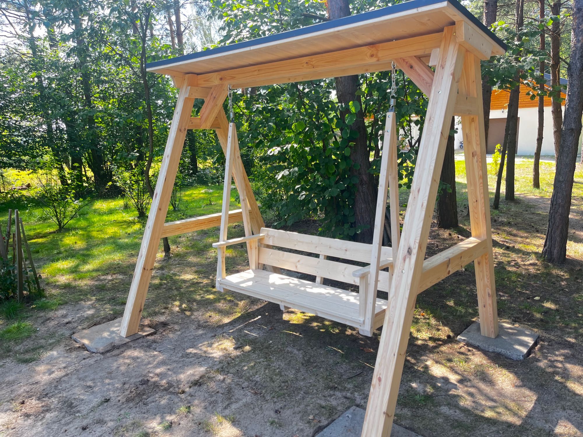 Huśtawka ogrodowa z drewna
