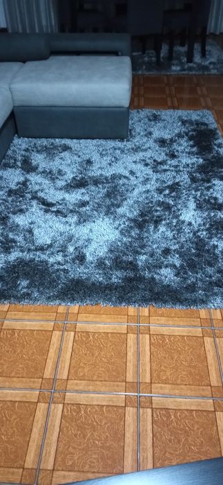 carpete cinza escuro