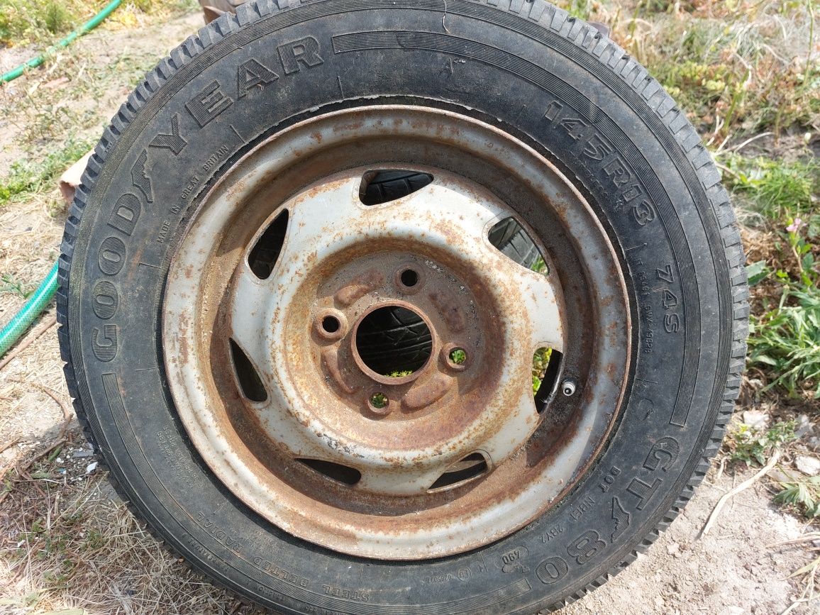 Roda suplente  com pneu goodyear