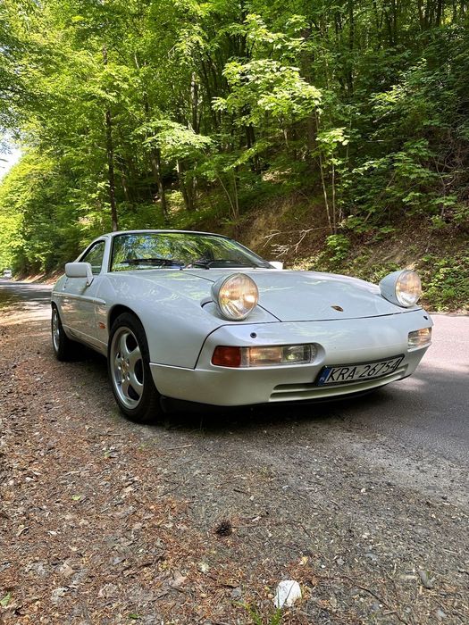 Porsche 928