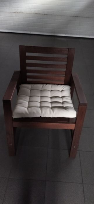 Vendo mesa exterior de acácia com 8 cadeiras, banco de 3 lugares