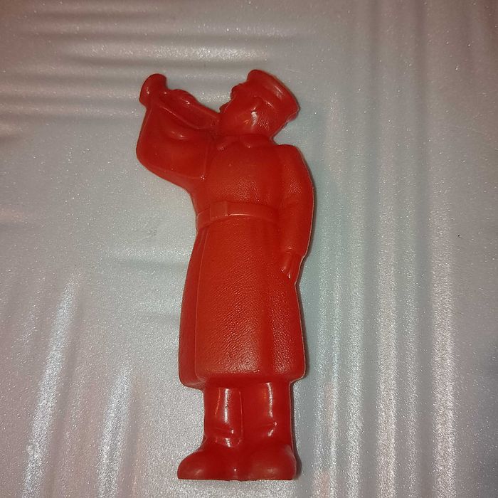 Игрушка, дутыш  Трубач, горнист из серии солдатики