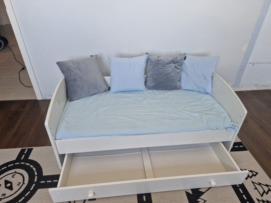 Meble Meblik komoda i szafka plus łóżko idealne do małego pokoju