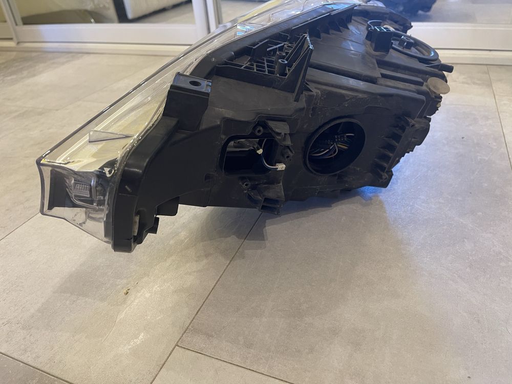Bmw F30 LED фара правая робоча під відновлення