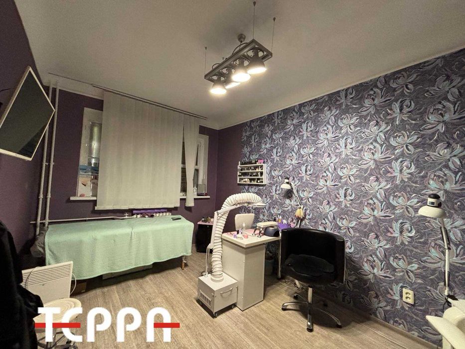 Продаж 2-кімнатної повнометражної квартири під салон краси