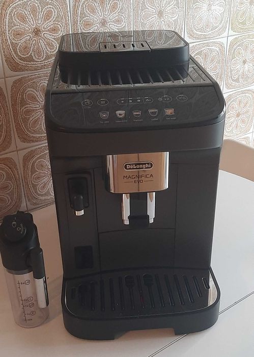 Máquina café automática Delonghi
