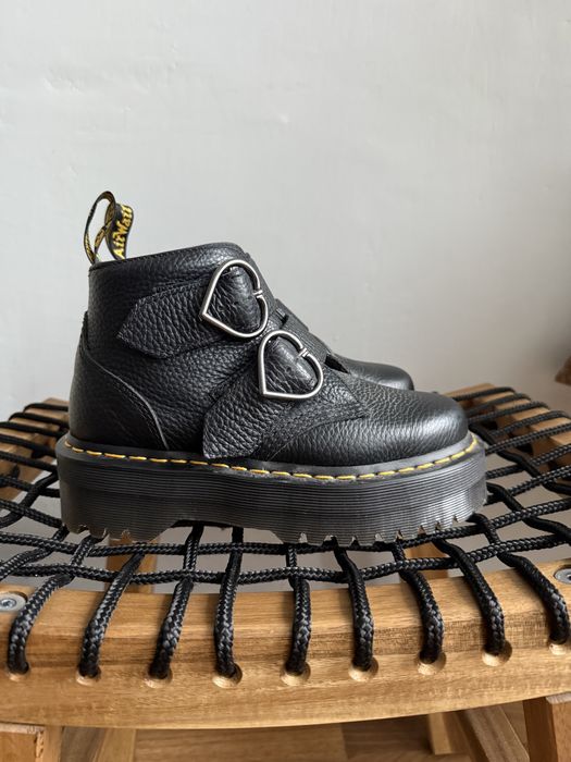 Dr. Martens Devon Heart