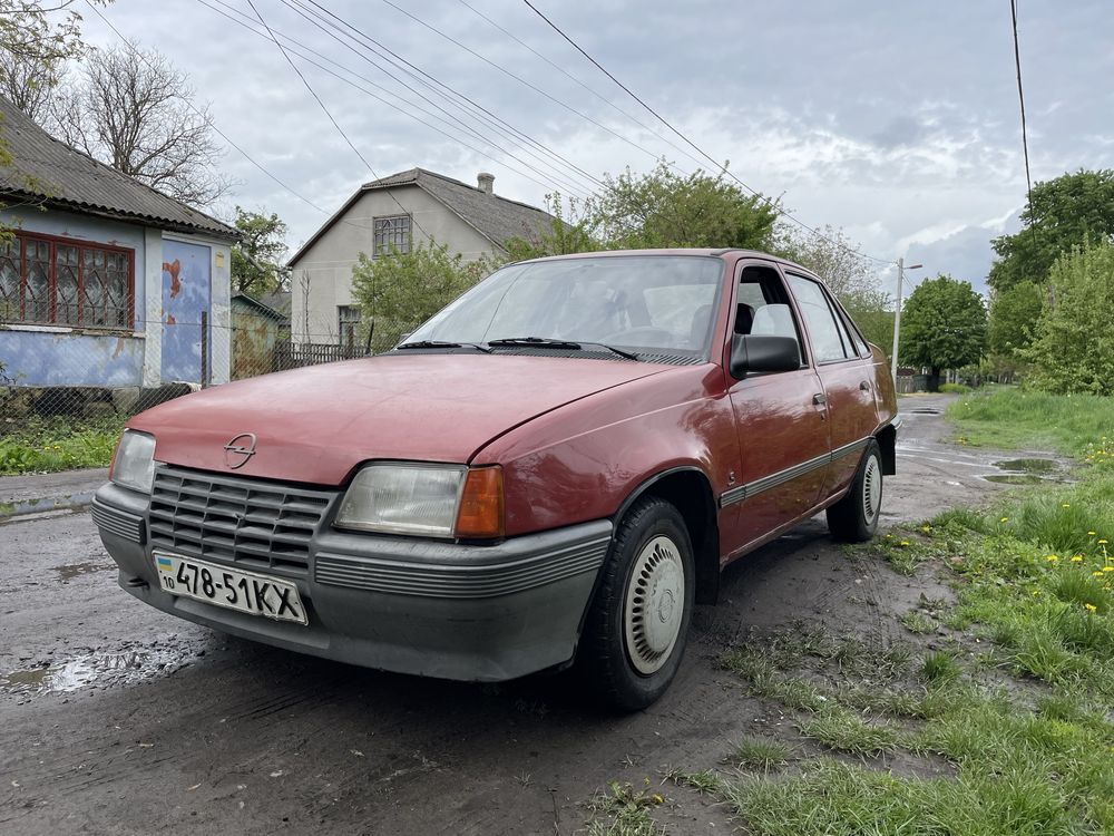 Opel Kadett 1.4 Терміново