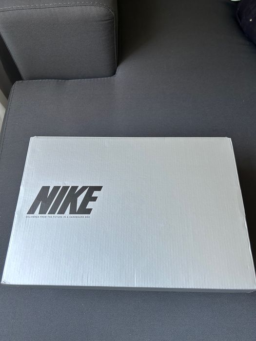 Chuteiras Mercuriais Novas na caixa