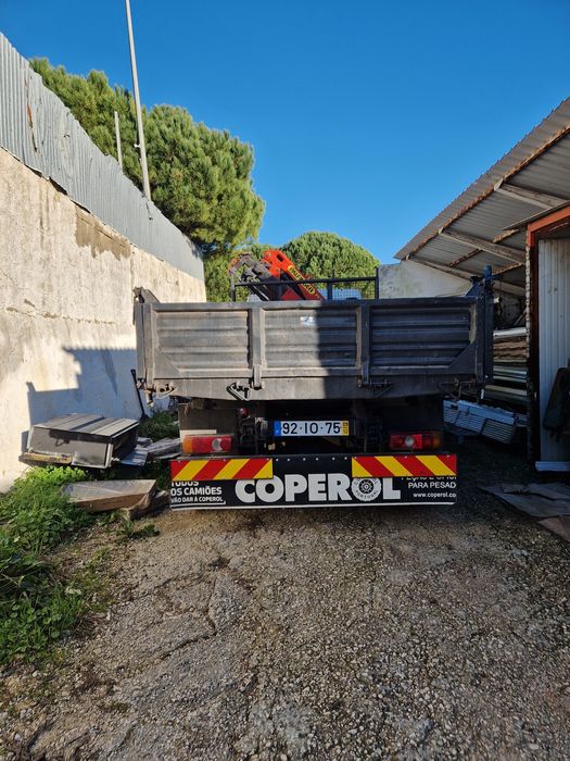 Mitsubishi fuso com grua