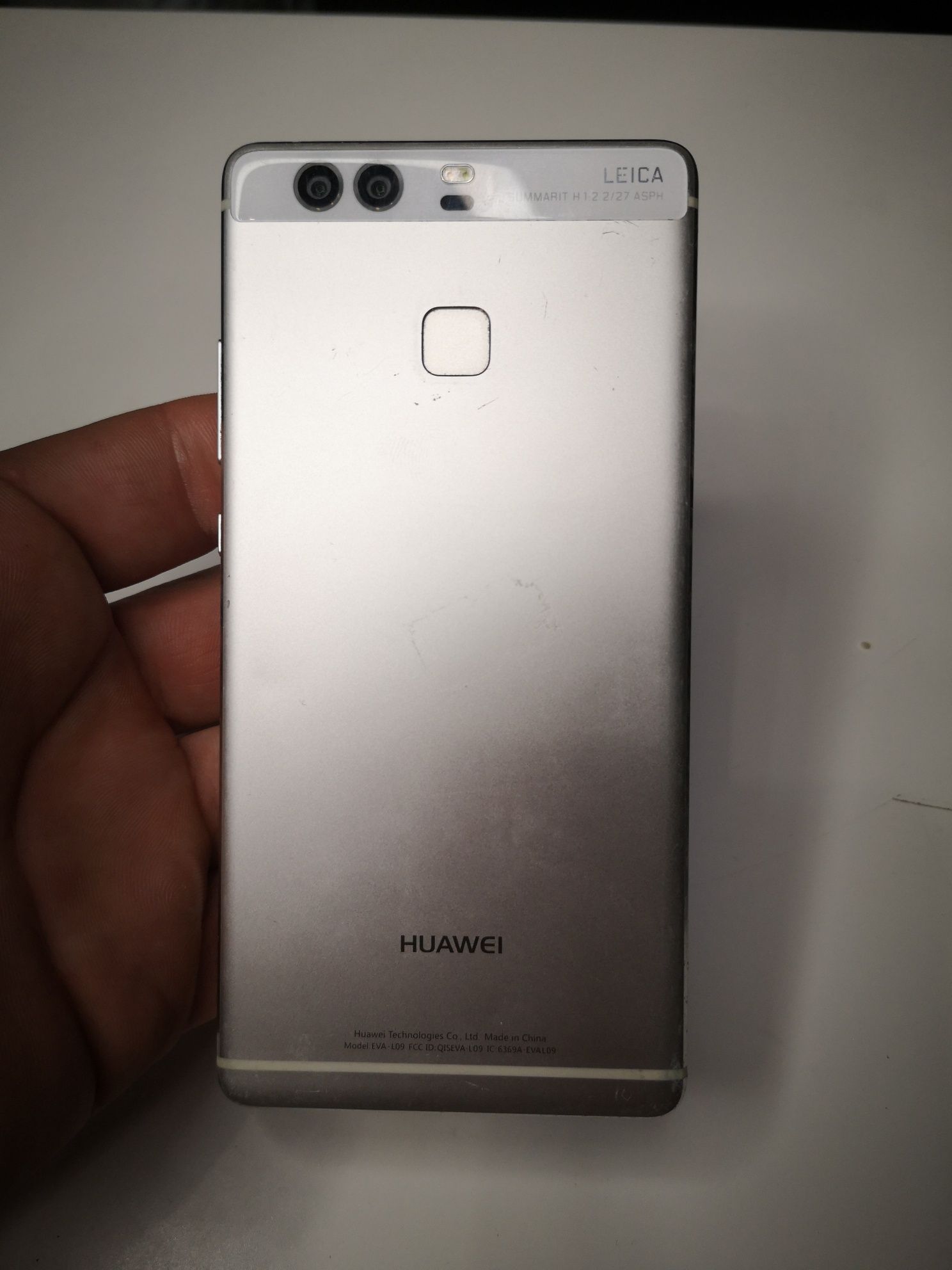 Мобільний телефон Huawei p9 3/32GB хуавей p 9