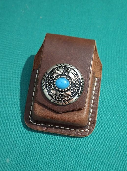 Lindíssima e única bolsa para isqueiro Zippo, em couro - NOVA