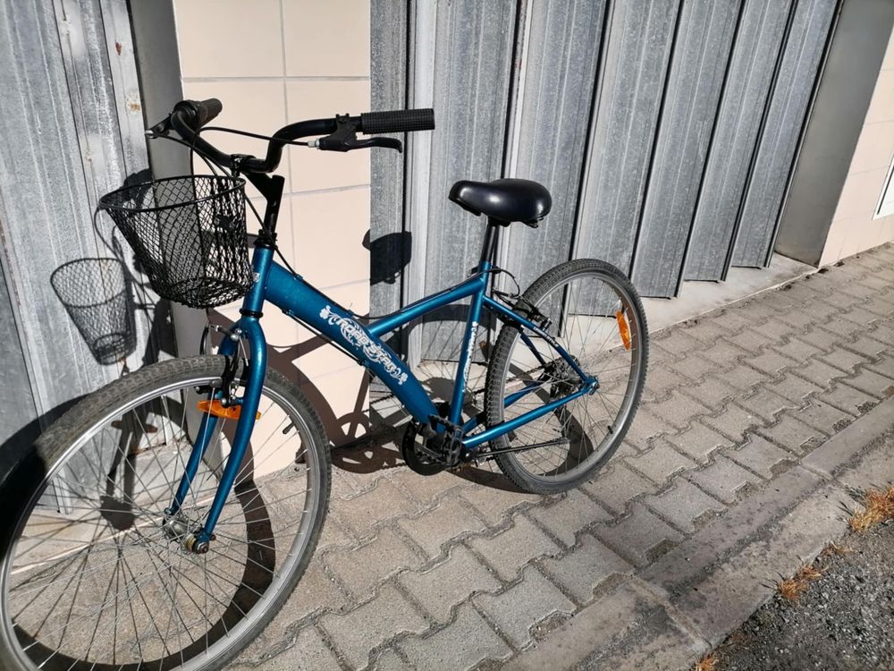 Bicicleta pratecamente sem uso