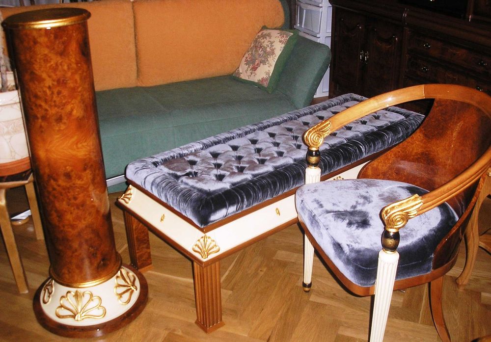 Меблі\стінки\гарнітури з натурального горіха у вітальню Італія