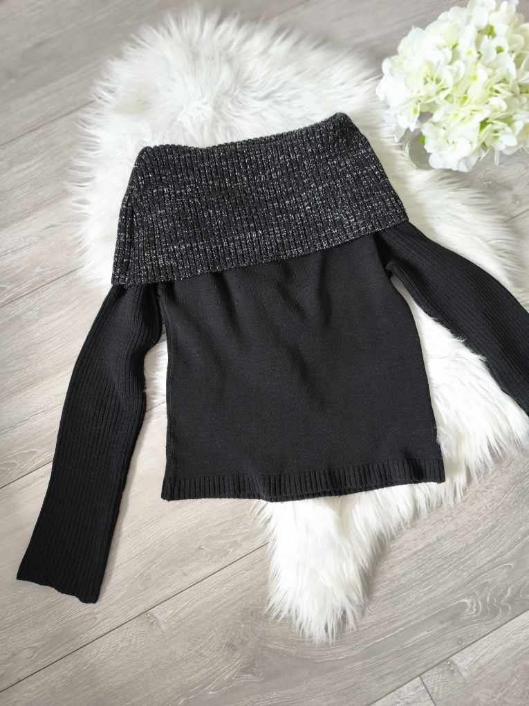 Czarny sweter damski ze srebrną nitką XS 34 S 36 krótki