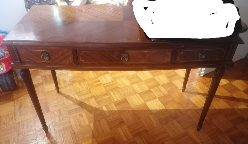Mesa de apoio para quarto ou sala