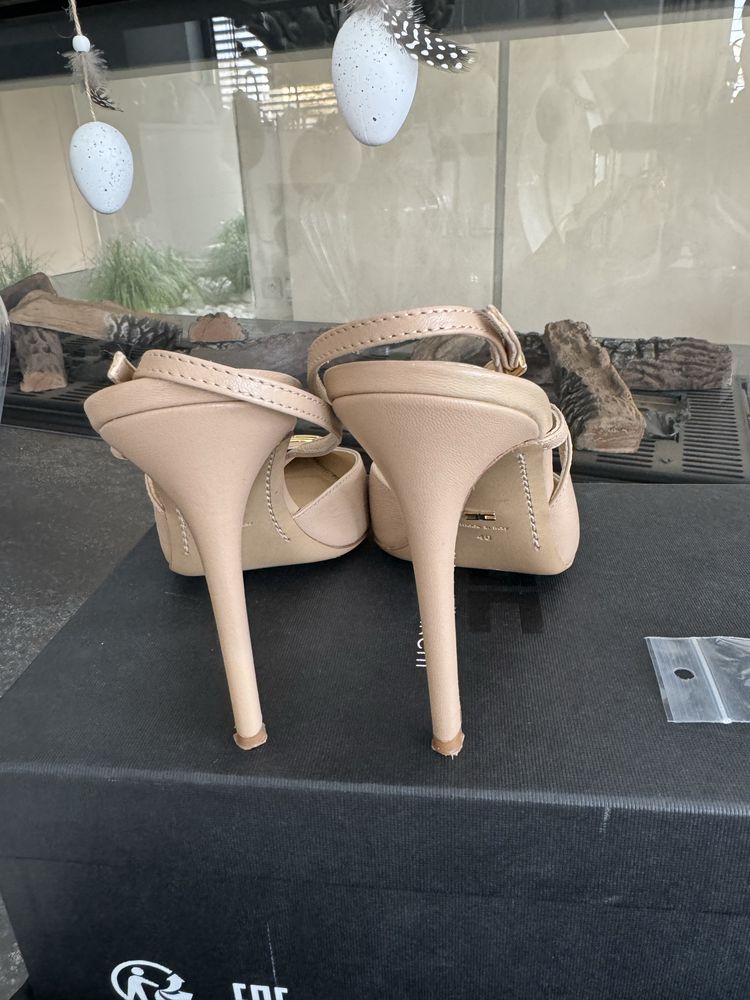 Szpilki czółenka  Elisabetta Franchi