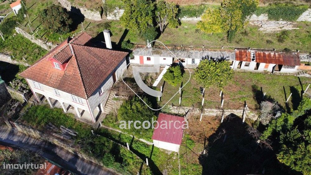 Moradia em Pedra junto à Vila de Arcos de Valdevez
