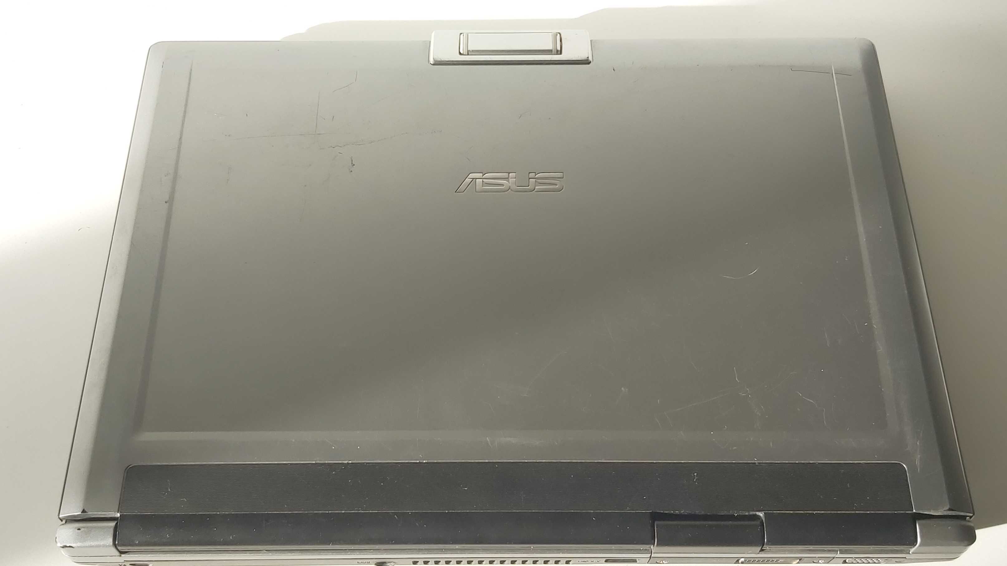 Asus F5SR - ATi Radeon T5900 4GB RAM 500GB HDD