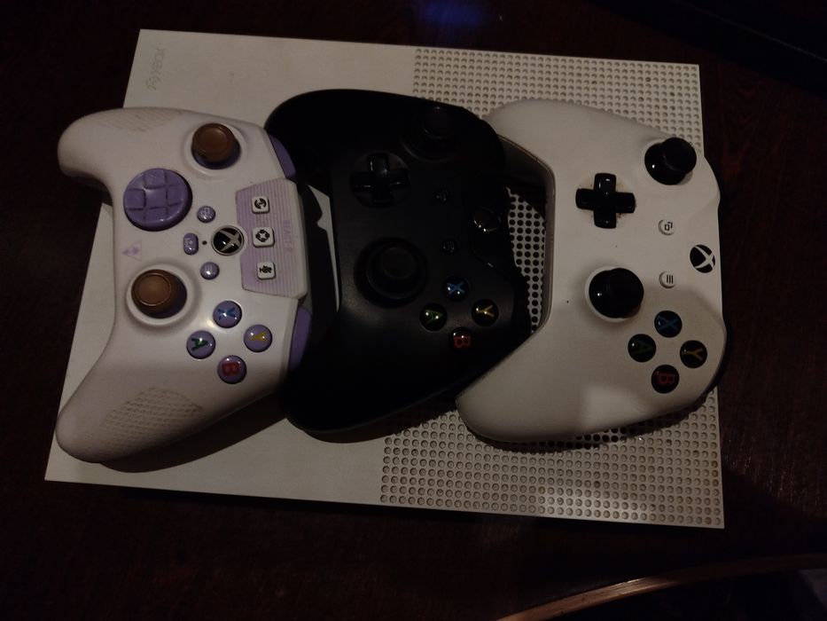 Продаю xbox one s на віддачу