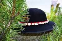 PODHALER kapelusz góralski czarny z muszelkami muszelki prezent
