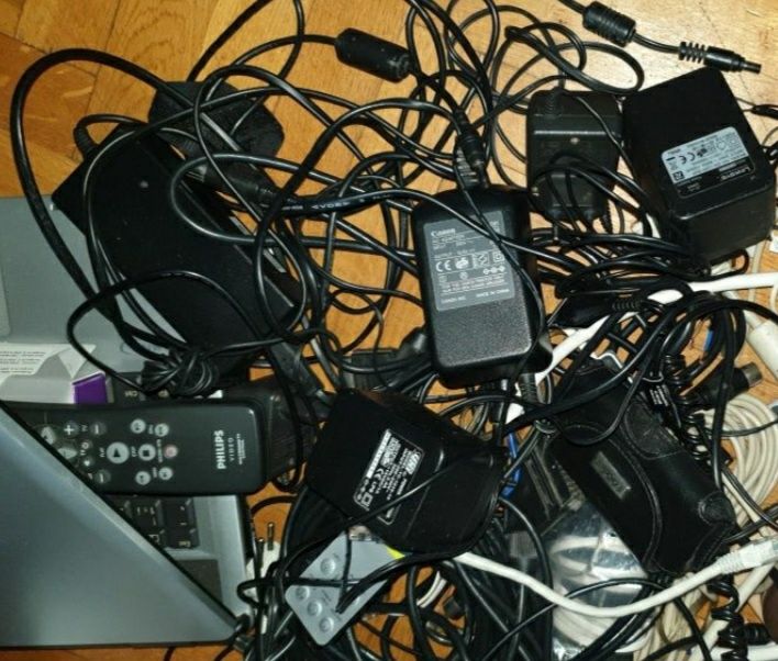 Sprzedam wszystko ze zdjec 5 laptopów i reszta