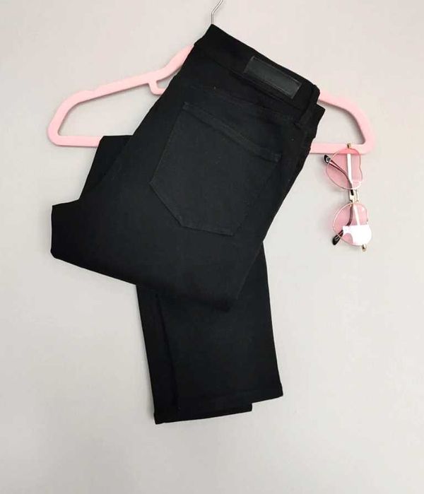 Czarne jeansy z przetarciami Comptoir des Cotonnies