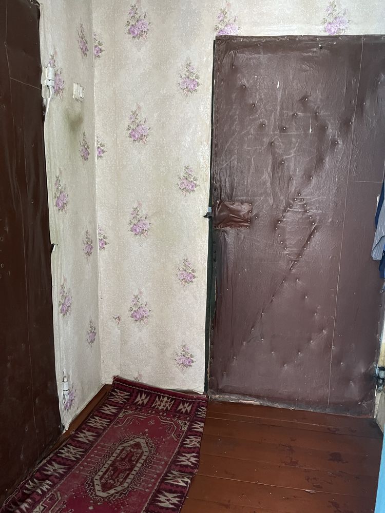 Продам 2/3 будинку в селі Ревне