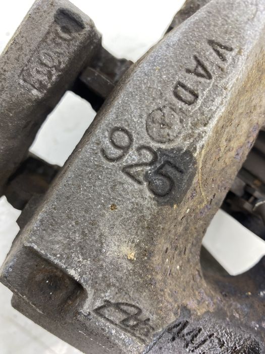 BMW 7 F01 F02 F07 F10 F11 zacisk hamulcowy tył prawy lewy 3.0D 44/24