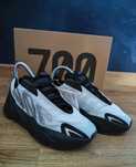 Nowe oryginalne sneakersy Yeezy Boost 700