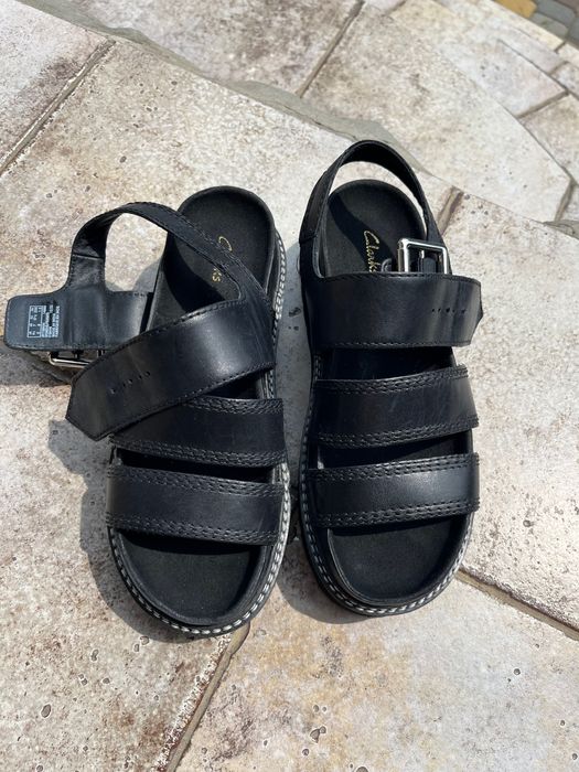 Шкіряні босоніжки на платформі Кларкс Clarks