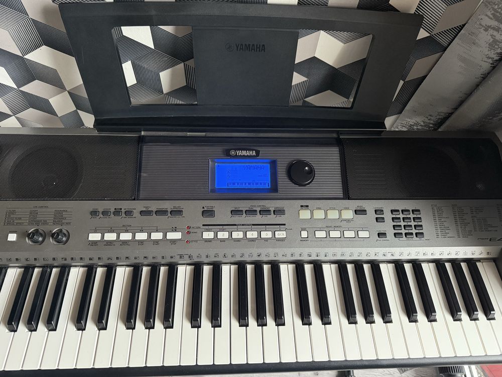 Keyboard Yamaha PSR E443