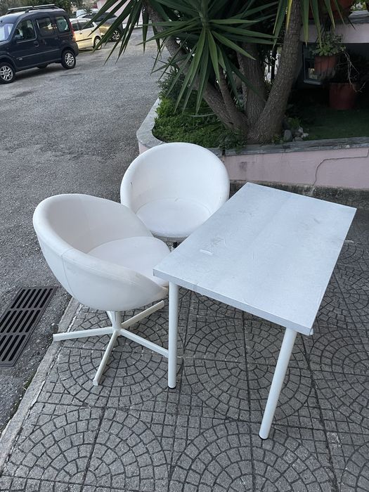 Kit mesa e cadeiras para estética - Bom estado