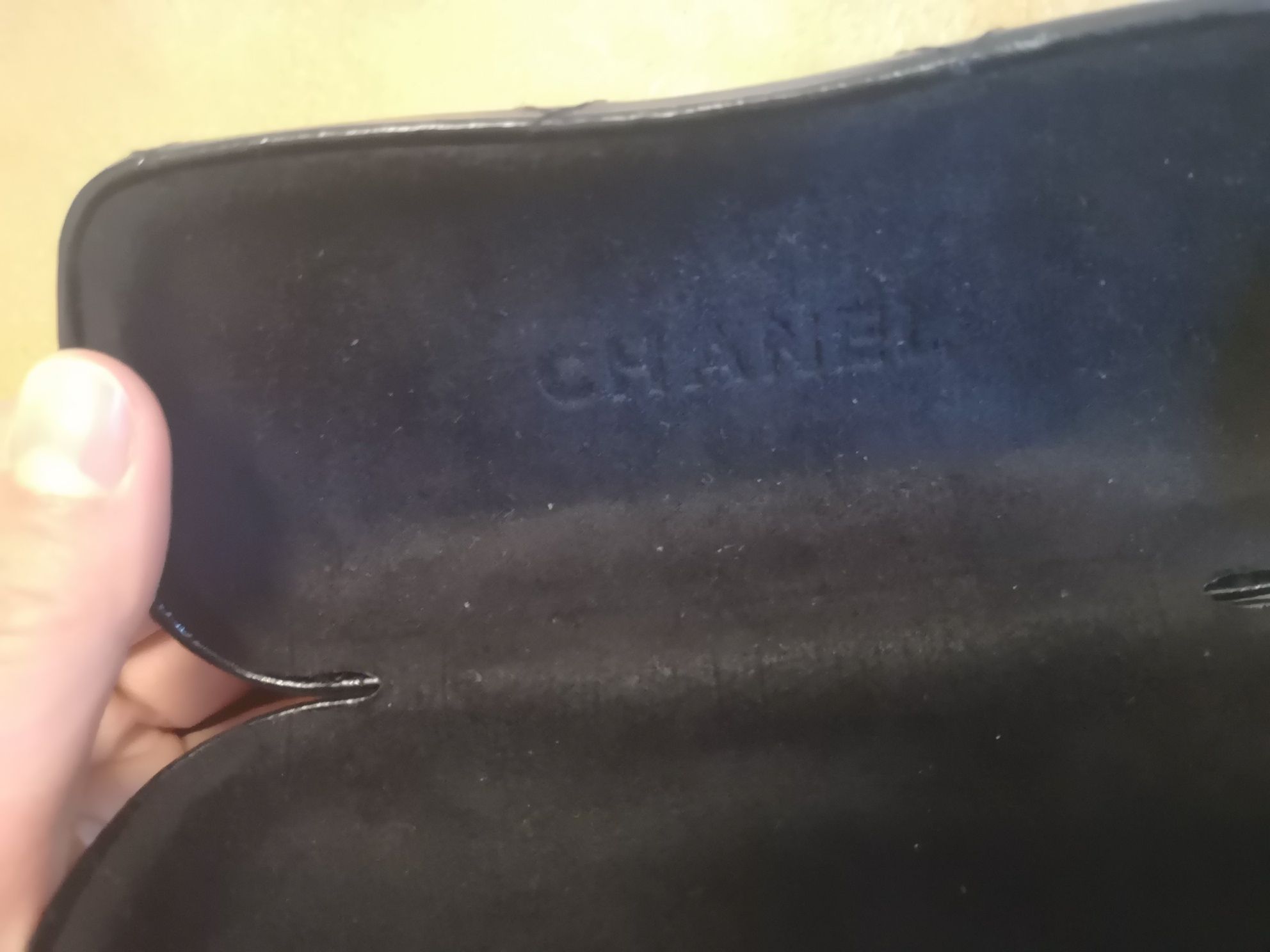 Caixa de óculos da Chanel