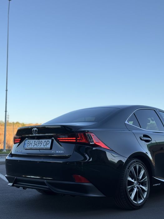 Lexus IS 300h 2016