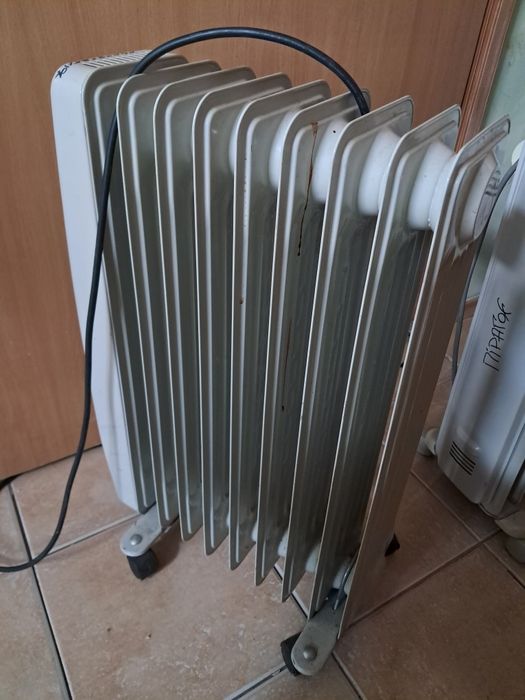 Радіатор масляний Delongi, електричний. Працює.