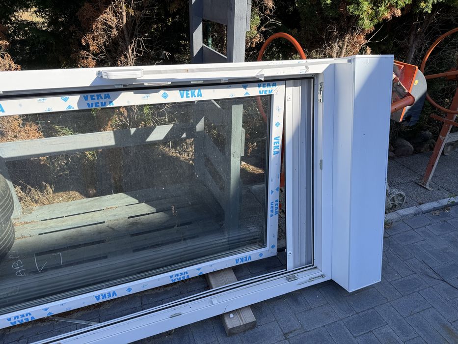 Nowe okno balkonowe VEKA 210x117cm z roletą zewnętrzną