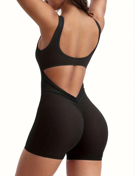 Чорний комбінезон для спорту