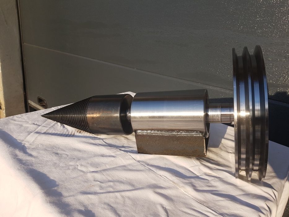 Ogrodowy rębak ze świdrem 100mm I kołem pasowym