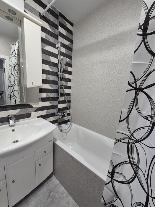 Здається 2 кімнатна квартира на Озерній