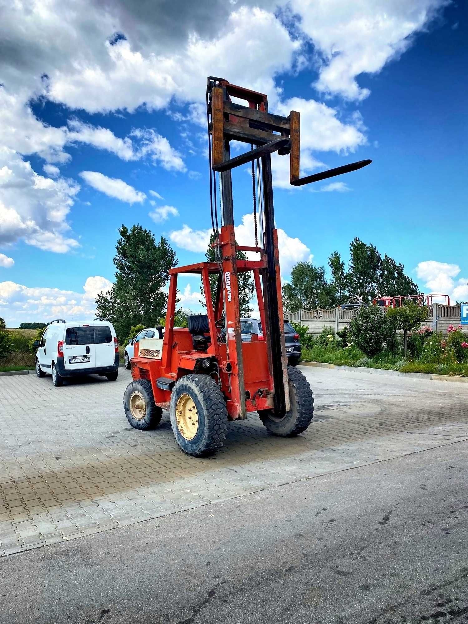 wózek widłowy terenowy MANITOU MC30H przesuw boczny 3000kg CASE diesel