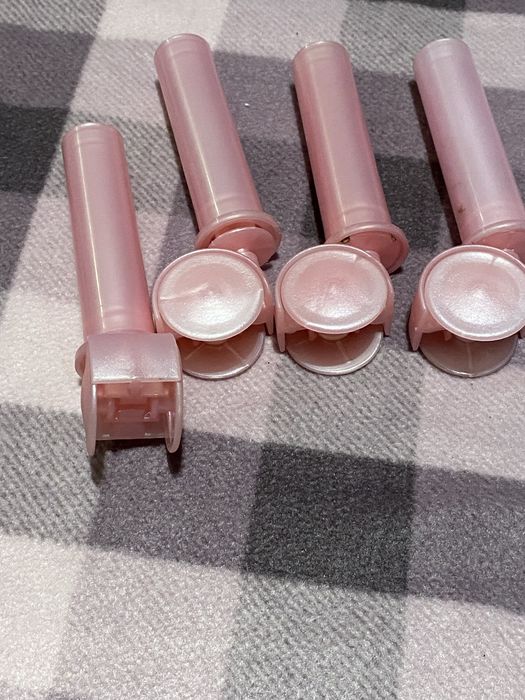 Ножки на колесиках розовые для полочки тумбочки подставки комода шкафа