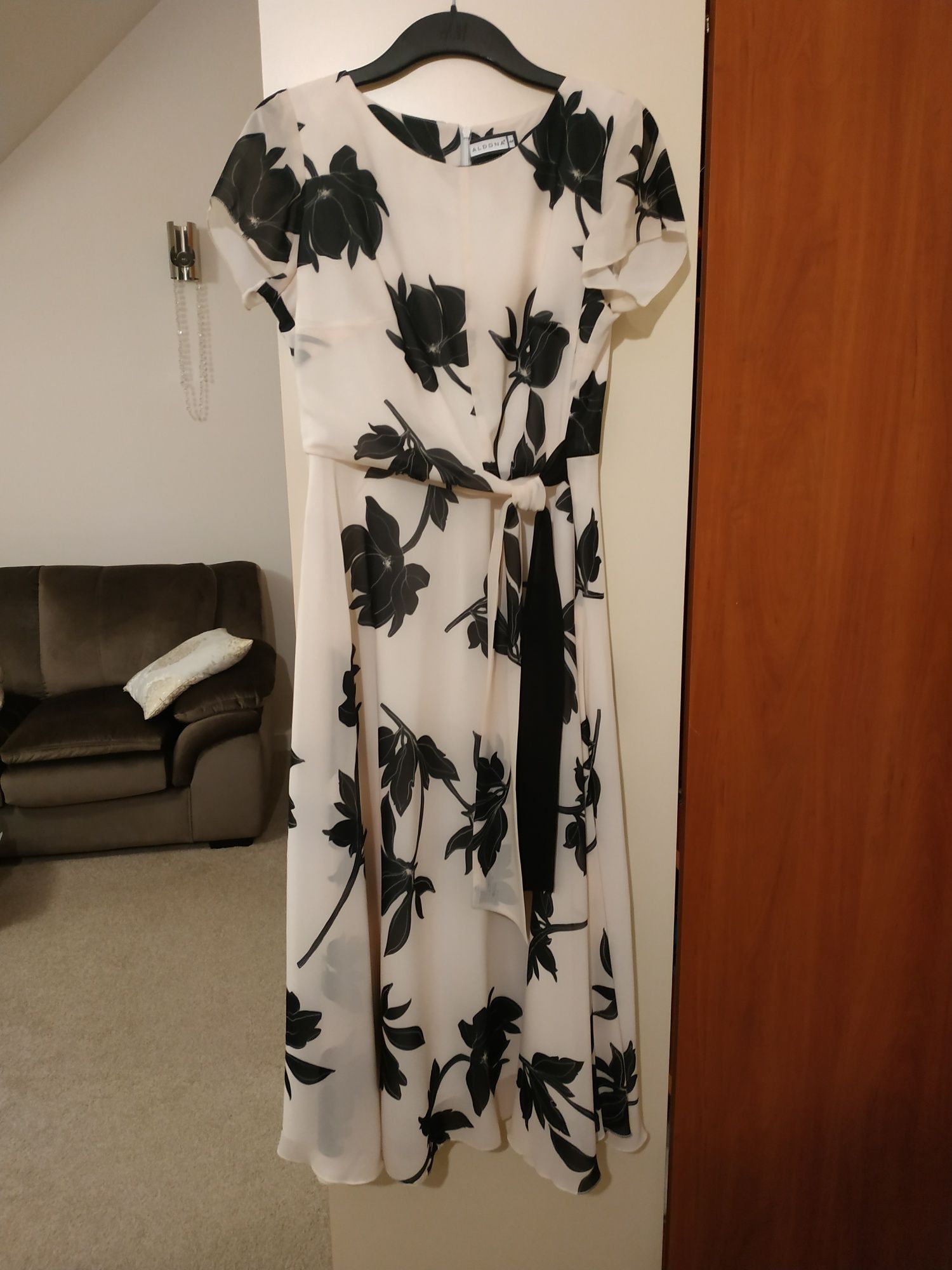 Sukienka w kwiaty Aldona 44
