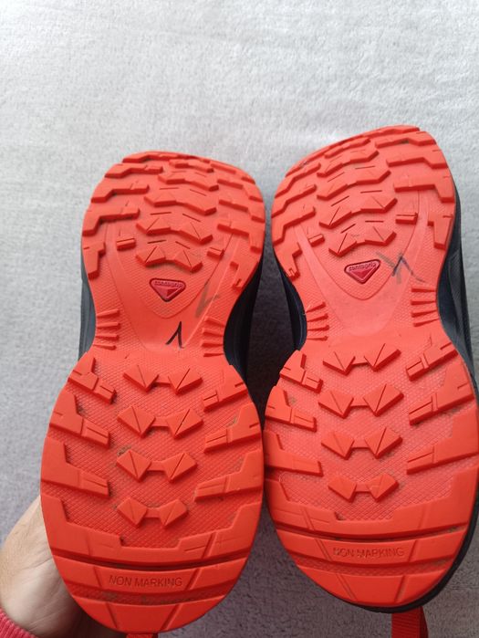 Женские кроссовки Salomon waterproof р39