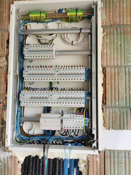 usługi elektryczne, elektryk, instalacje elektryczne, pomiary